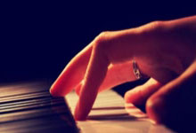 孙兴慜的脚被草皮吃掉了,韩国球迷继续吐槽主场草皮质量.